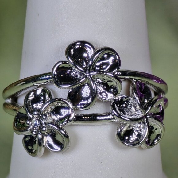 Three Plumeria Flower Ring Size 8 (NWOT) - Picture 2 of 6